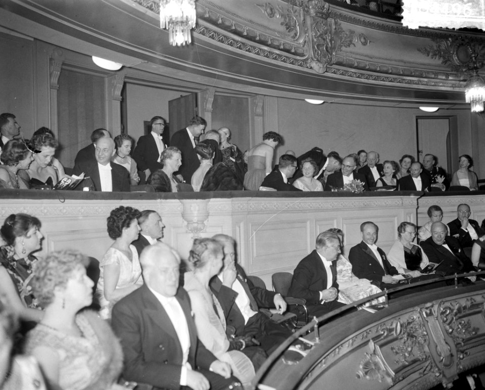 Opening Boekenweek Schouwburg Amsterdam Prinses Beatrix en Chr Leeflang voorzi, Bestanddeelnr 908-4496