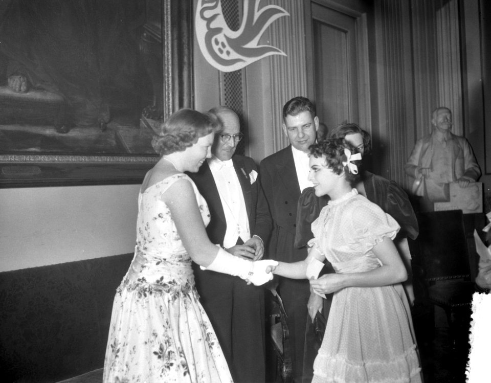 Opening Boekenweek Schouwburg Amsterdam Prinses Beatrix en Chr Leeflang voorzi, Bestanddeelnr 908-4487