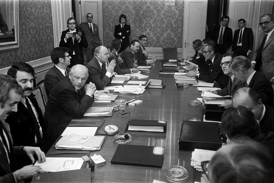 Partijen rond de tafel, Bestanddeelnr 924-3482