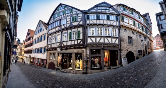 Panorama der Marktgasse in Tübingen aufgenommen auf Höhe der Häuser 4 und 6 von der westlichen Häuserfront aus