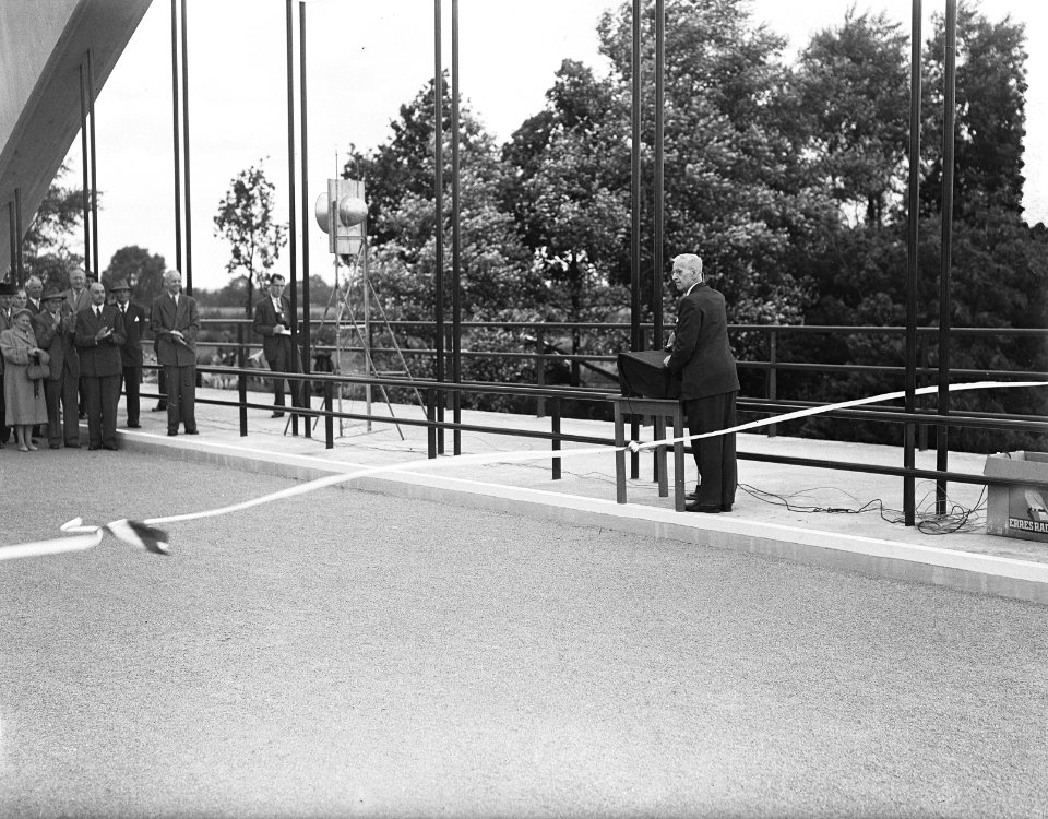 Opening brug over Twente Rijnkanaal te Lochem door ir. G.B.R. de Graaff, waarnem, Bestanddeelnr 907-2136