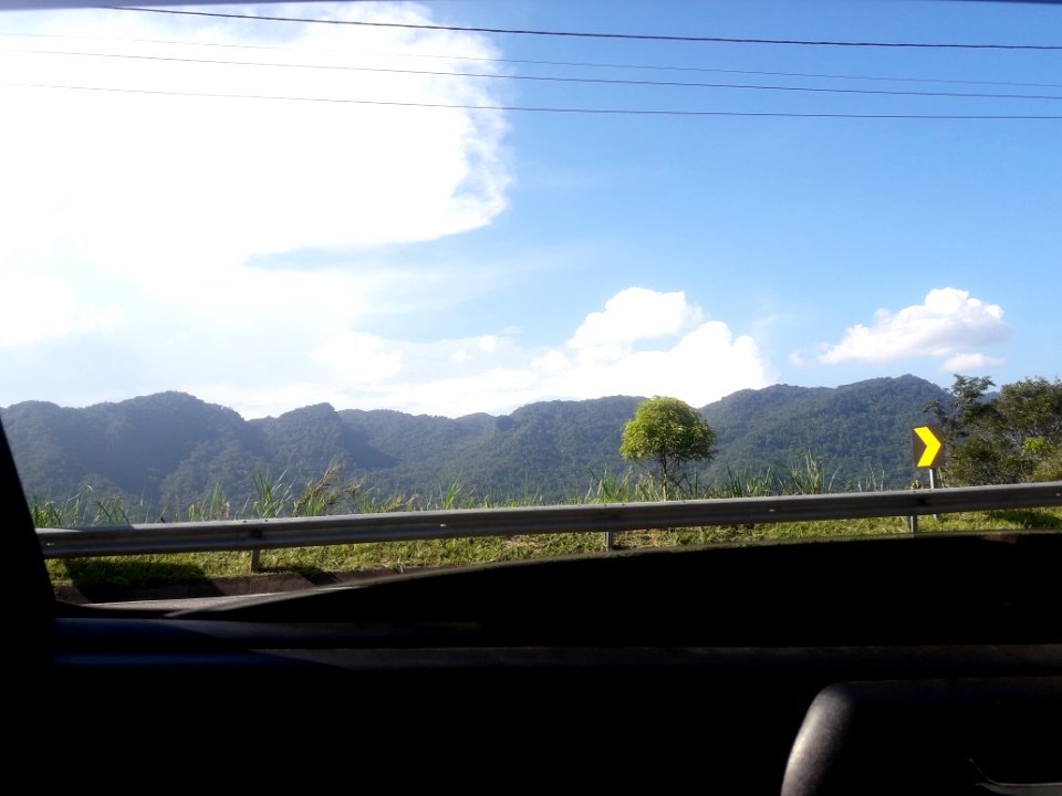 Parte da Serra do Mar vista da Rodovia dos Tamoios 1