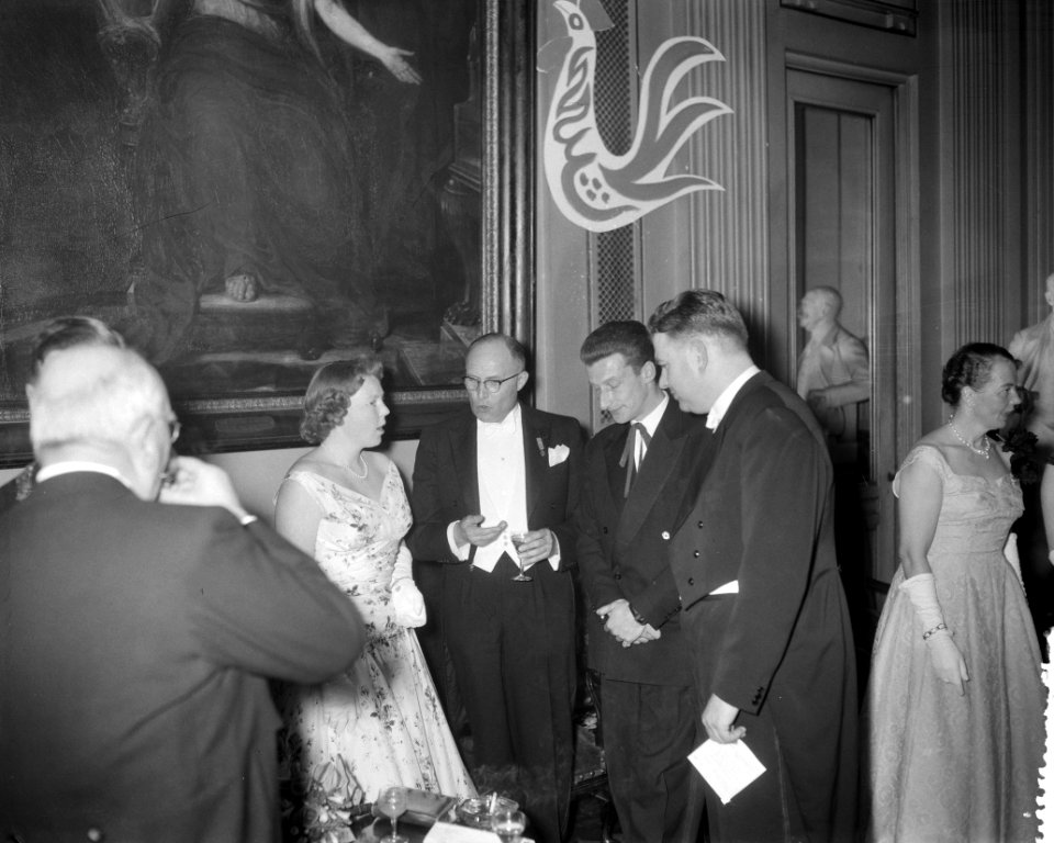Opening Boekenweek Schouwburg Amsterdam Prinses Beatrix en Chr Leeflang voorzi, Bestanddeelnr 908-4485
