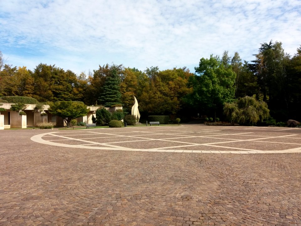 Parc cimetière du Grand Lyon - Cour