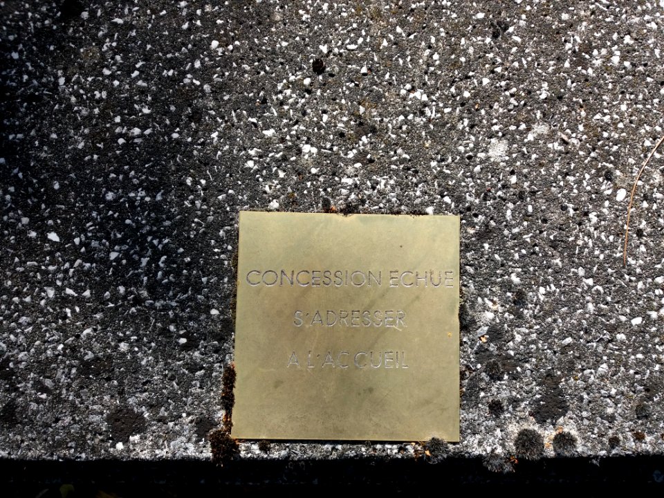 Parc cimetière du Grand Lyon - Plaque concession échue