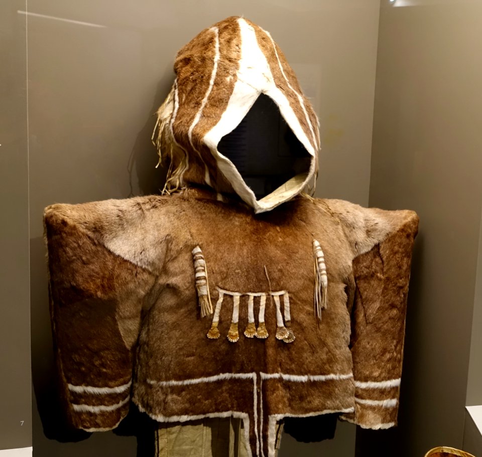 Parka (woman's), Copper Eskimo, collected in 1920-1921 - Native American collection - Peabody Museum, Harvard University - DSC05847