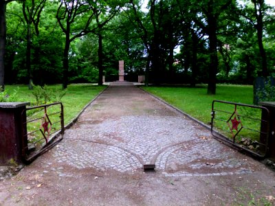 Park und Sowjetischer Ehrenfriedhof 5