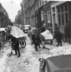 Particuliere reiniging in de Kerkstraat, Bestanddeelnr 934-6408