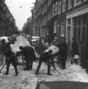 Particuliere reiniging in de Kerkstraat, Bestanddeelnr 914-6693