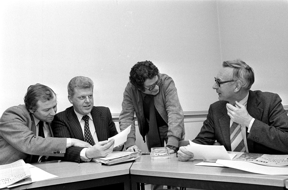 Partijbestuur PvdA en bewindslieden over resolutie v.l.n staatssecretaris Van D, Bestanddeelnr 928-8648