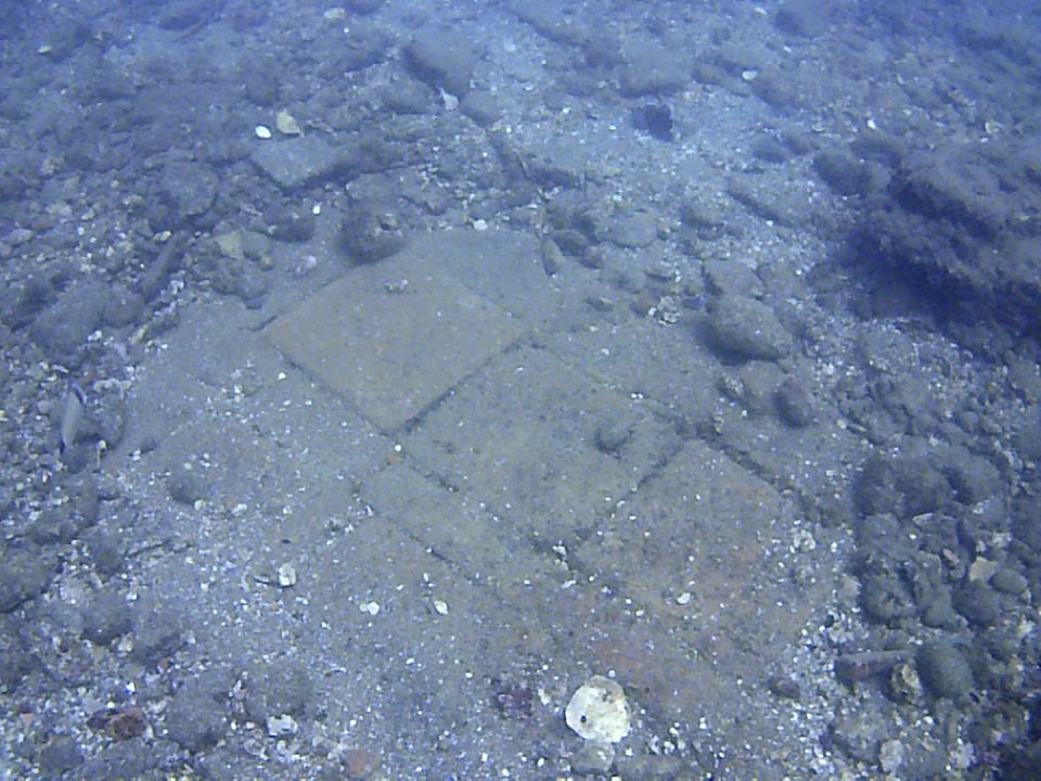 Parco archeologico di Baia - punta Epitaffio - terme 2 - pavimento