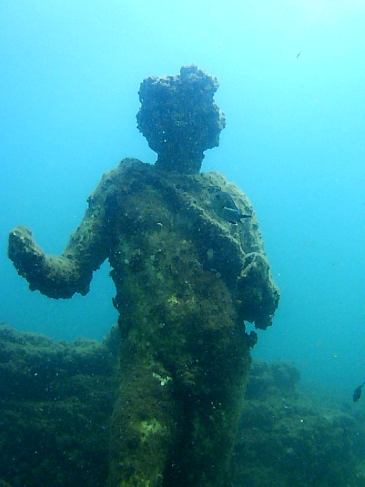 Parco archeologico di Baia - Ninfeo punta Epitaffio 4 - statua Dionisio con corona d'Edera