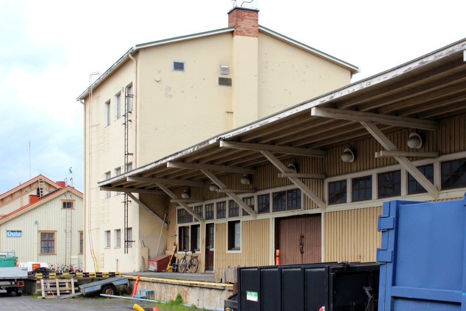 Parcel office Oulu railway station 20120520 02