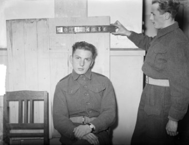 Pasfotos militairen Opkomstcentrum Zeeburg, Bestanddeelnr 904-2623