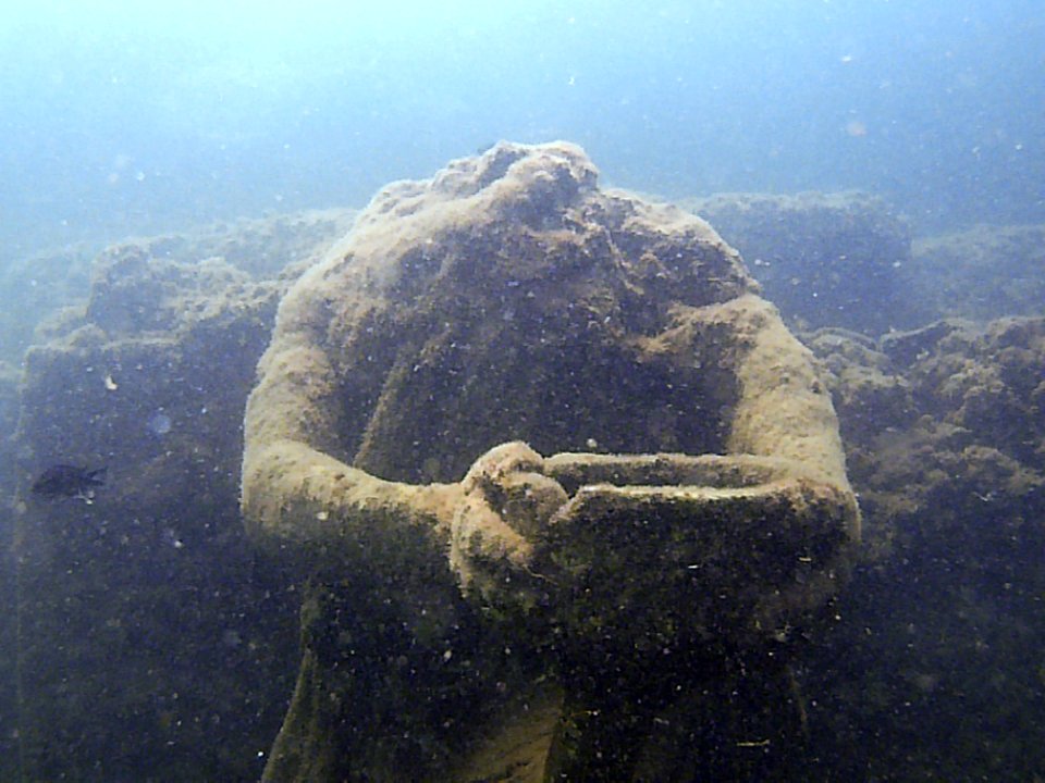 Parco archeologico di Baia - Ninfeo punta Epitaffio - statua Ulisse che regge la coppa