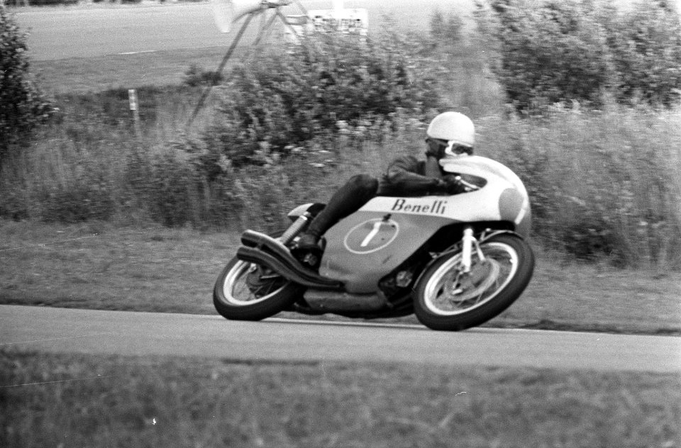 Pasolini (Italië) in actie op Benelli (250cc), Bestanddeelnr 922-5814