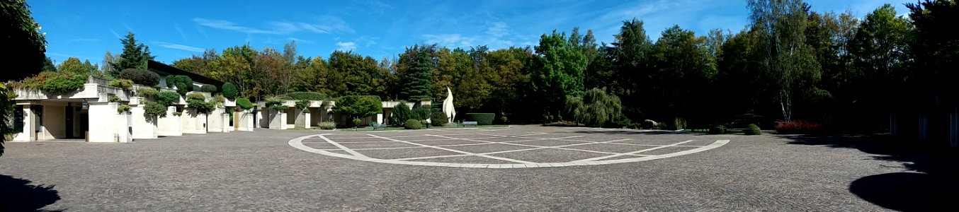Parc cimetière du Grand Lyon - Panorama de la cour