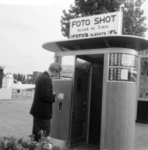 Pasfoto-automaat op Schiphol, Bestanddeelnr 912-6951
