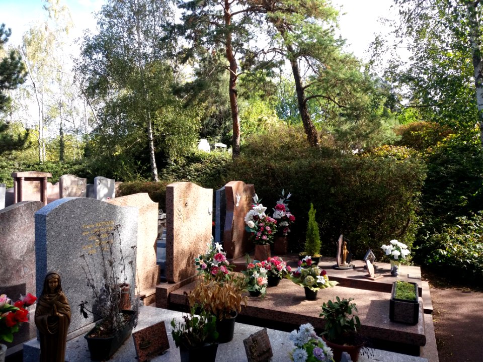 Parc cimetière du Grand Lyon - Tombes 2