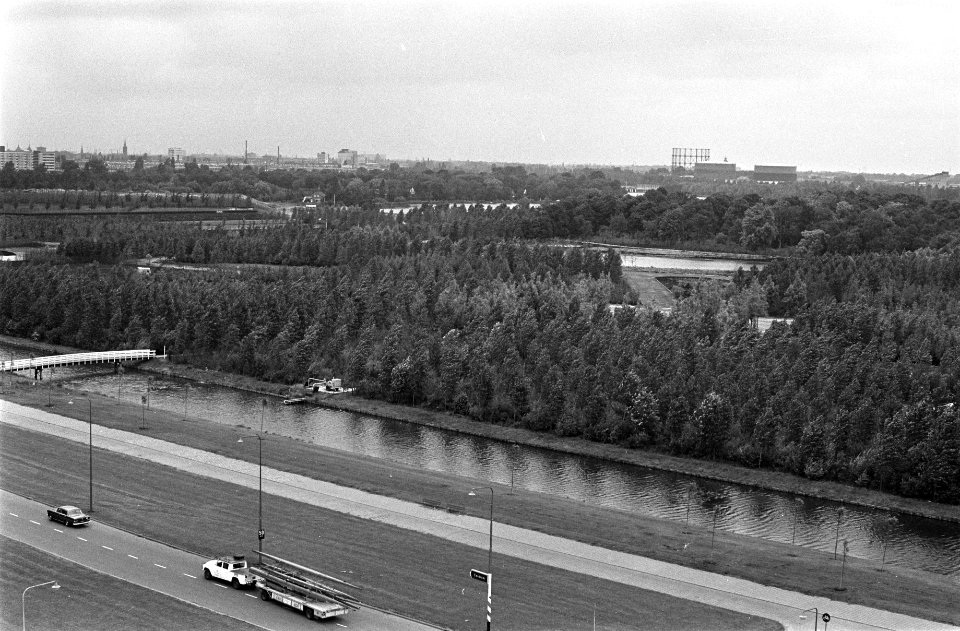 Park wordt aangelegd tussen Europaboulevard en Amstel o.a voor Floriade, Amsterd, Bestanddeelnr 923-6716