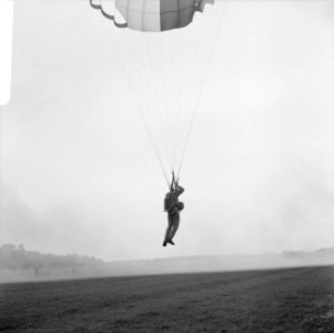 Parachutistenopleiding te Gilze-Rijen (NB), Bestanddeelnr 919-1718