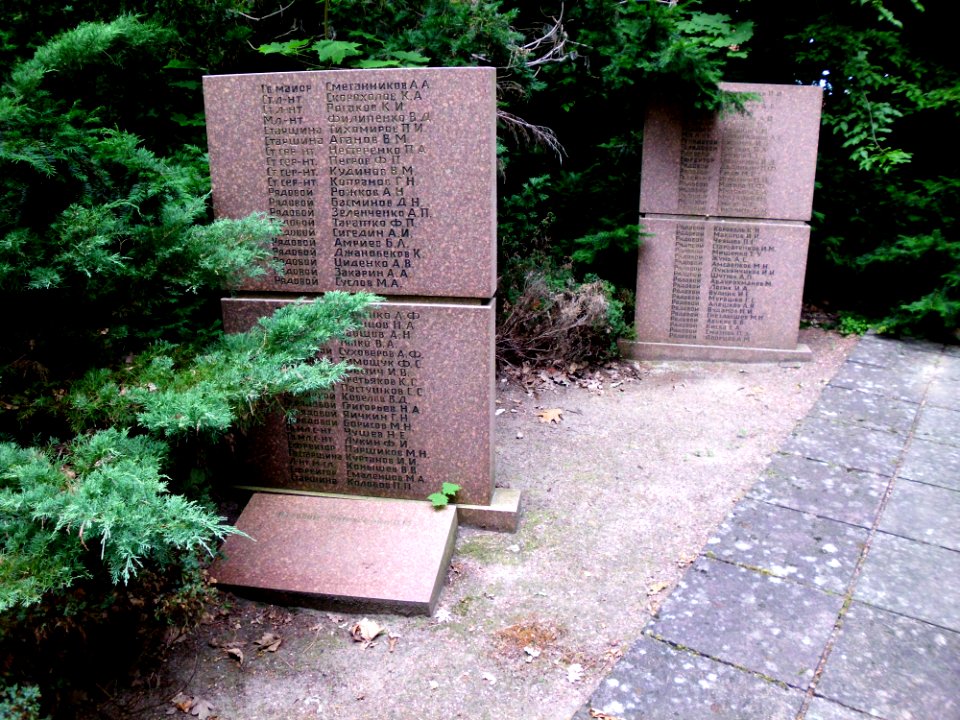 Park und Sowjetischer Ehrenfriedhof 7