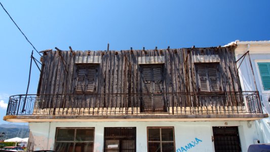 Part of empty house on Alekou Panagouli street, pic2