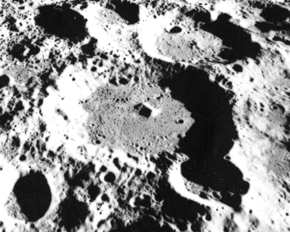 Paracelsus crater AS17-M-1555