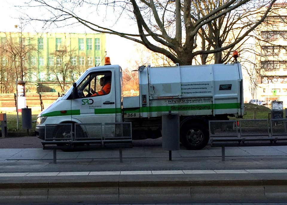 Papierkorbentleerungsfahrzeug Stadtreinigung Dresden