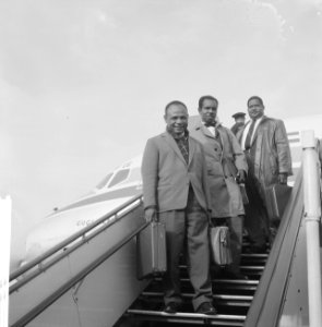 Papoeas op Schiphol, Bestanddeelnr 913-1223