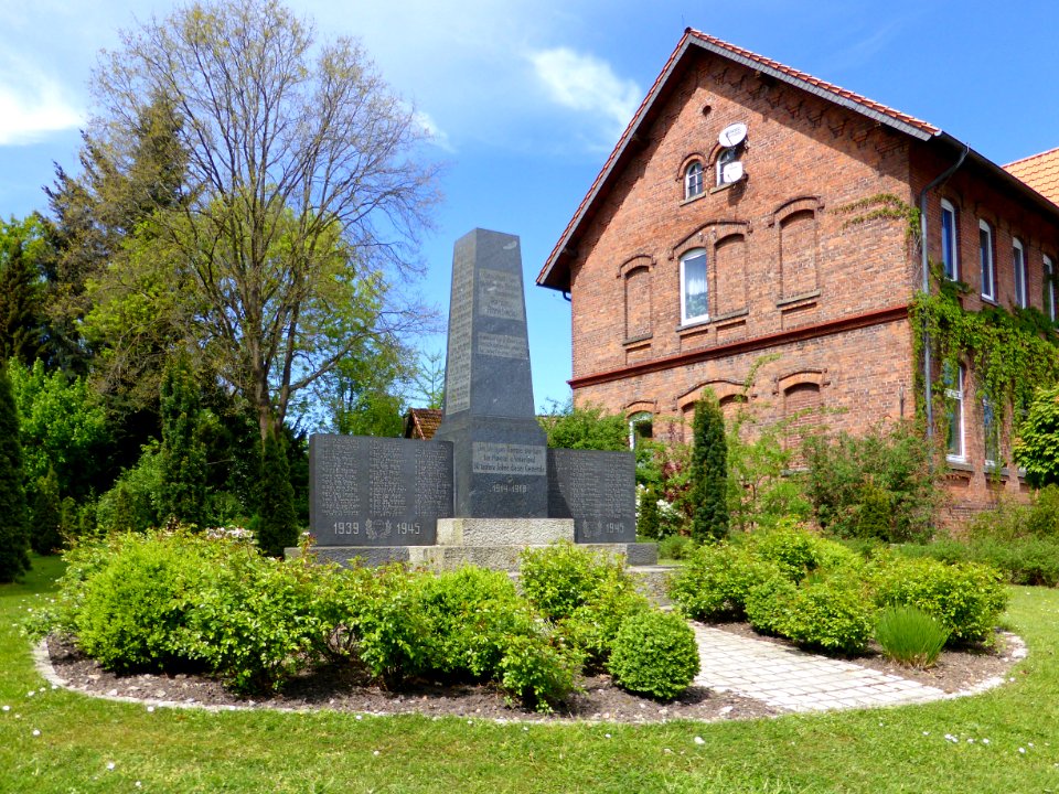 Parsau Kriegerdenkmal 2