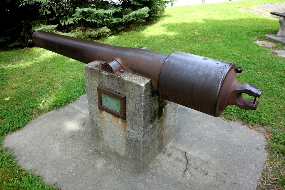 Parrott gun No. 126, from USS Magnolia - St. Johnsbury, Vermont - DSC04161
