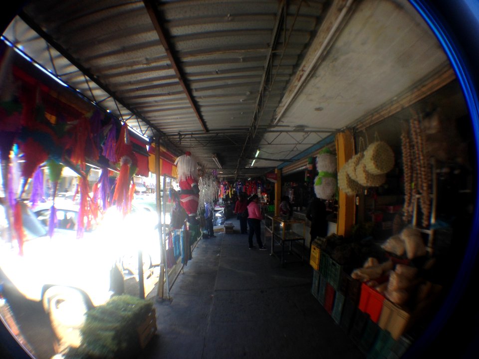 Pasillo exterior del Mercado Arguelles
