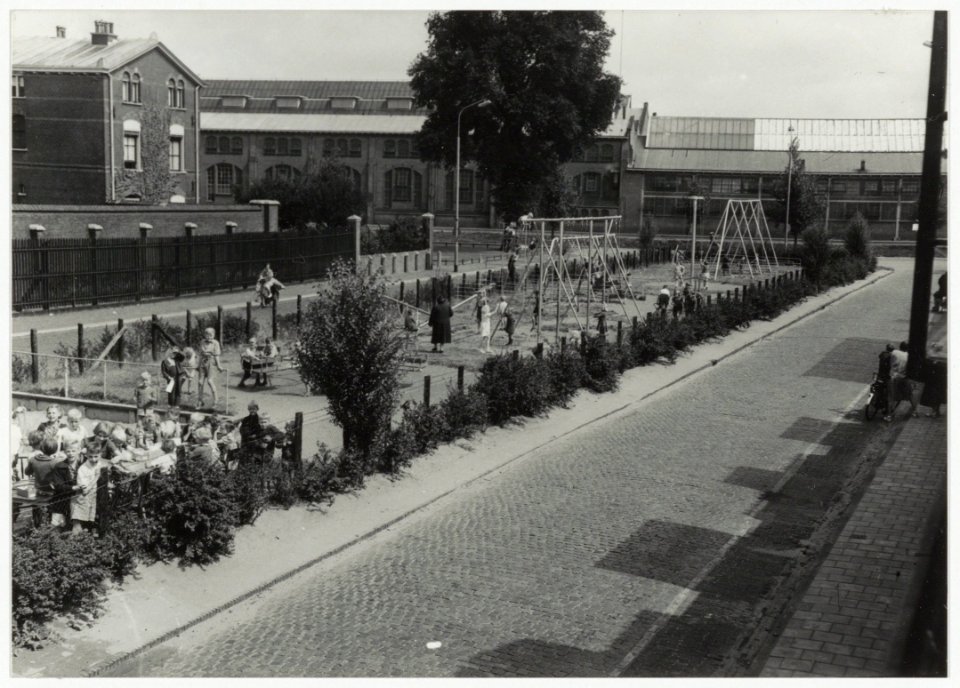 Papentorenvest met de speeltuin De Glasblazers, NL-HlmNHA 54034089