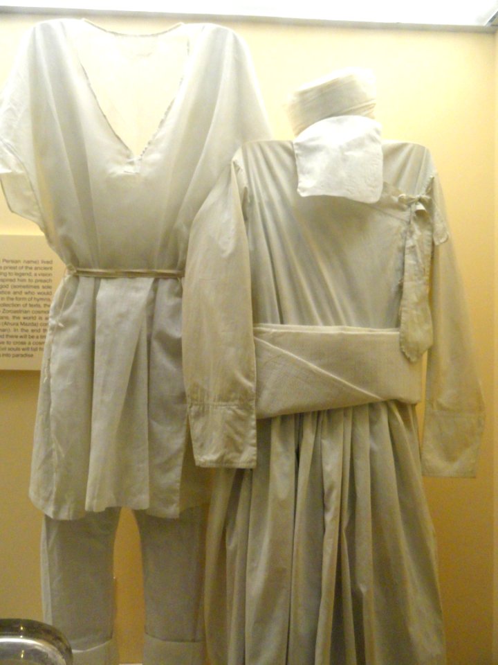 Parsee priest costume, Bombay - AMNH - DSC06246