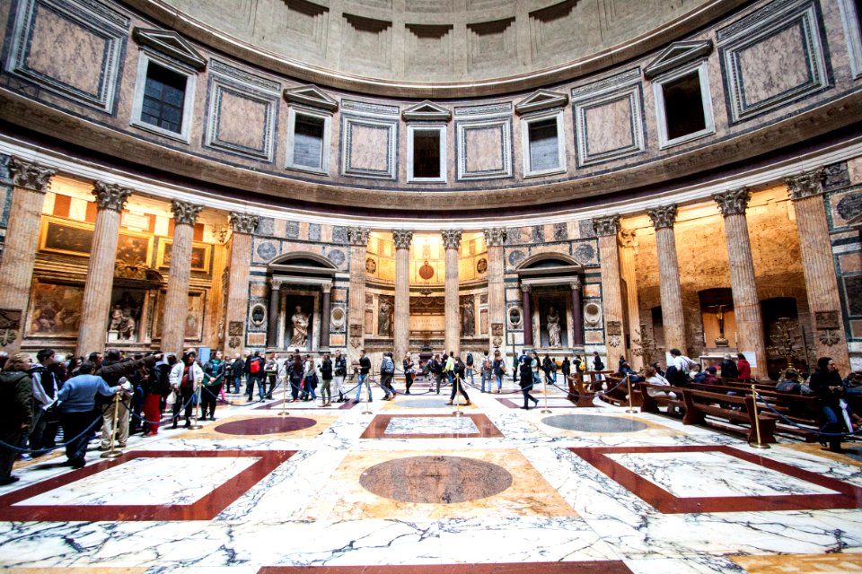 Pantheon, side view of the centrum of the rotonda, 2013-03-07