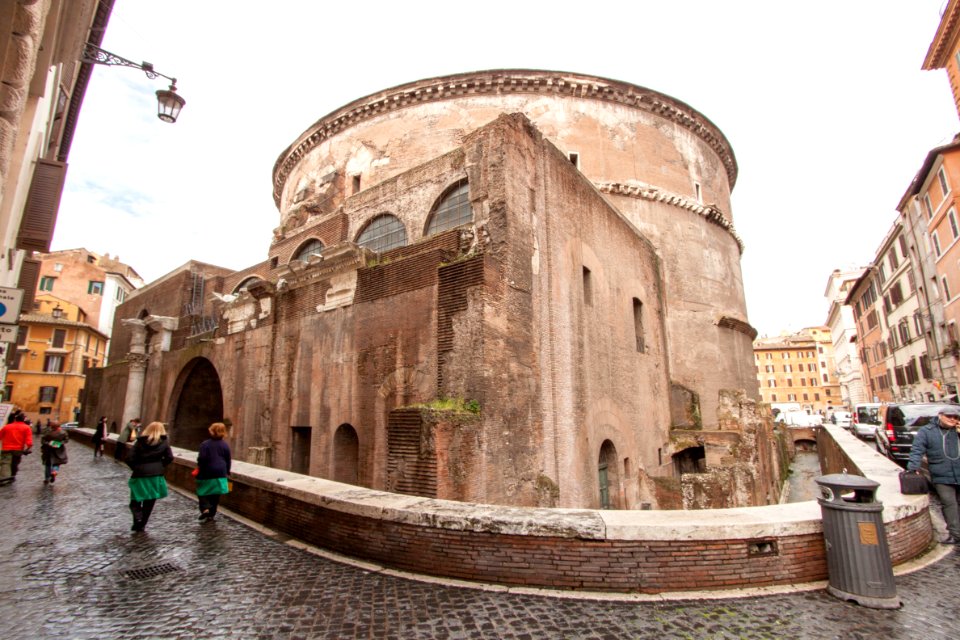 Pantheon from behind, 2013-03-07-2