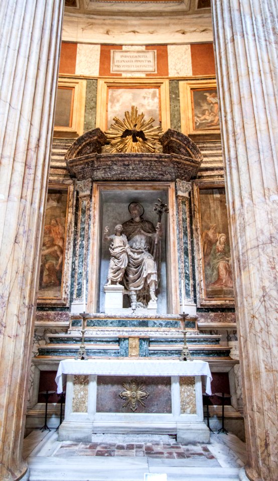Pantheon, side altar, 2013-03-07