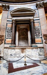 Pantheon, side altar, 2013-03-07-2
