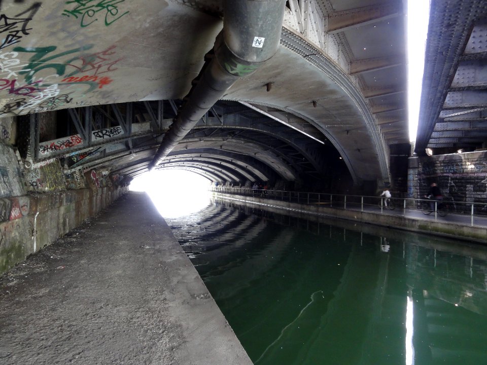 Pantin, Canal de l'Ourcq sous les ponts du chemin de fer et du métro