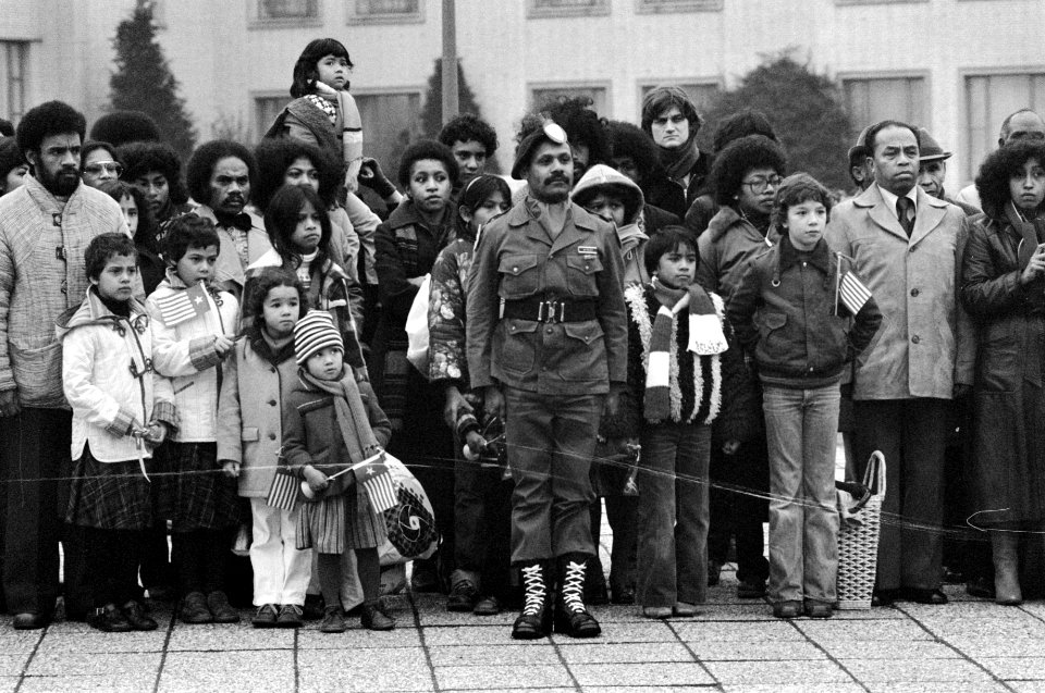Papoeas vieren hun Nationale Dag in Congresgebouw in Den Haag Papoeas kijken n, Bestanddeelnr 929-4645