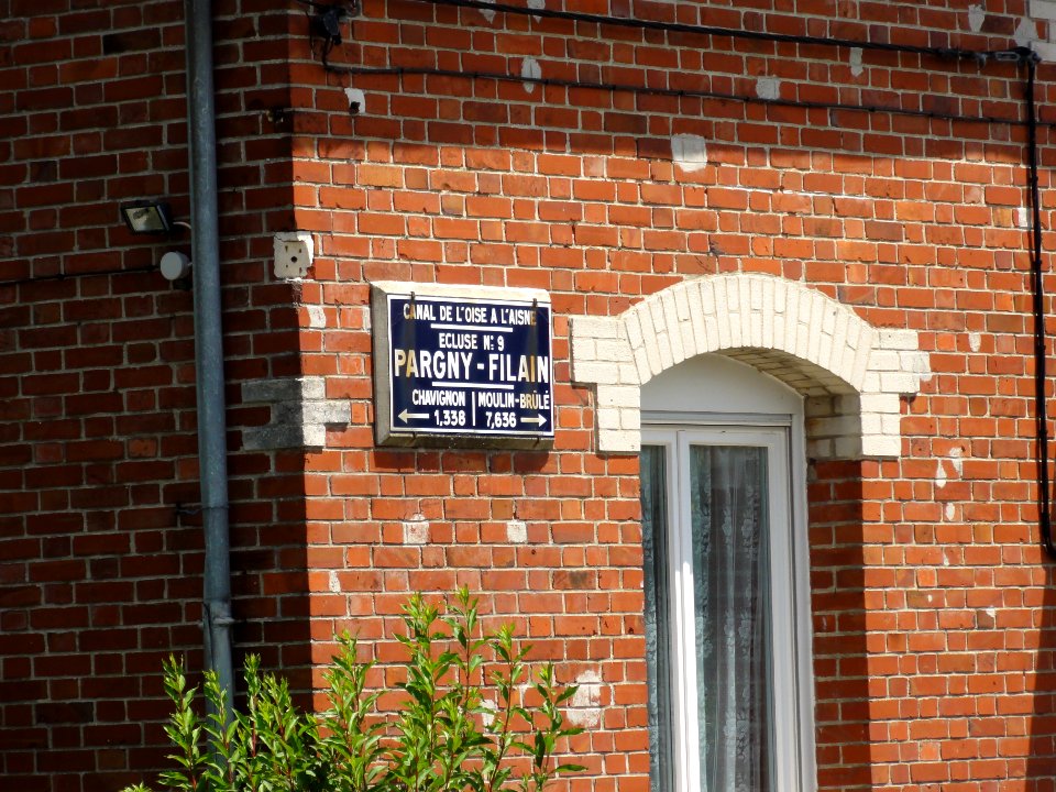 Pargny-Filain (Aisne) Canal de l'Oise à L'Aisne, écluse nr 9, plaque