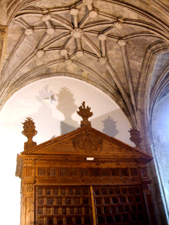 Paredes de Nava - Iglesia de Santa María, interior 17