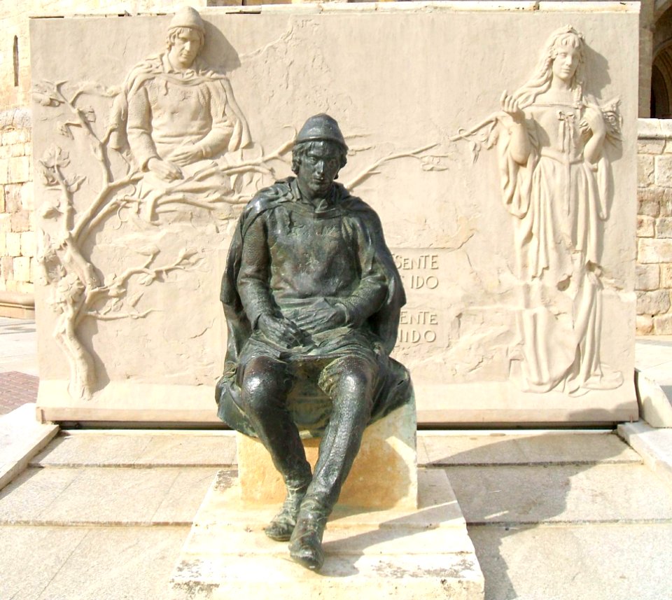 Paredes de Nava - Monumento a Jorge Manrique
