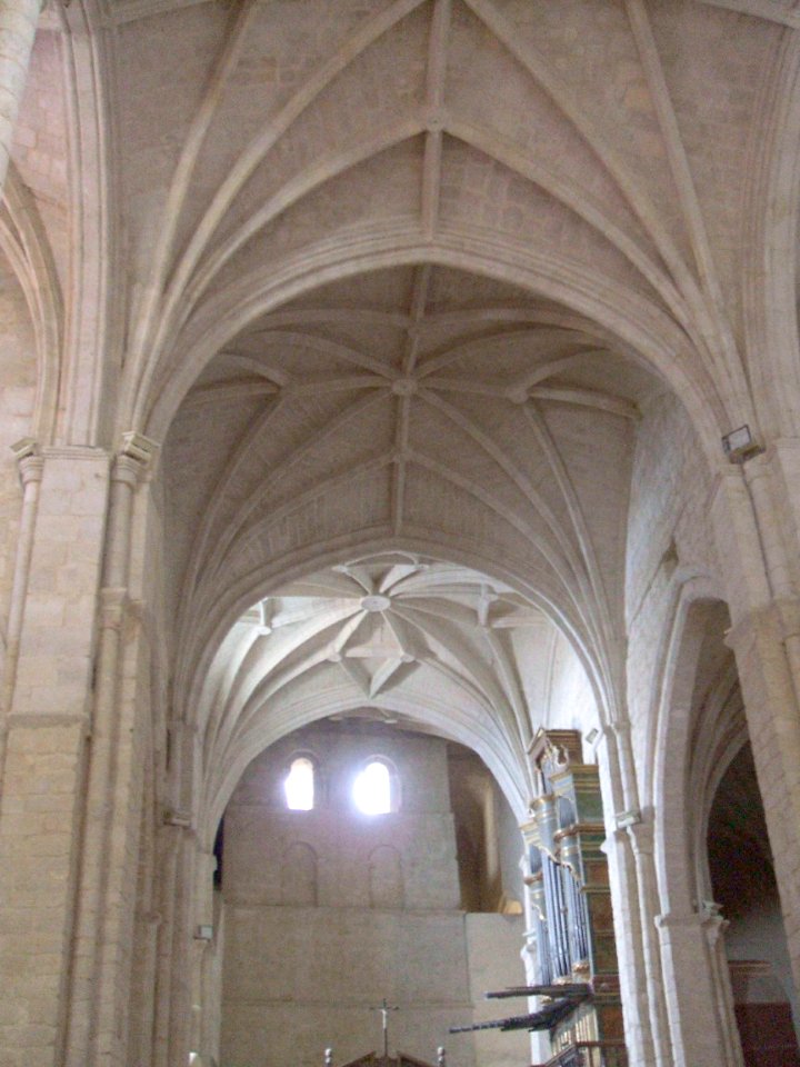 Paredes de Nava - Iglesia de Santa Eulalia, interiores 02