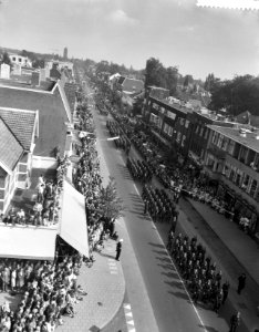 Parade tgv 10-jarig bestaan van het commando luchtverdediging te Zeist, mansc, Bestanddeelnr 911-5783