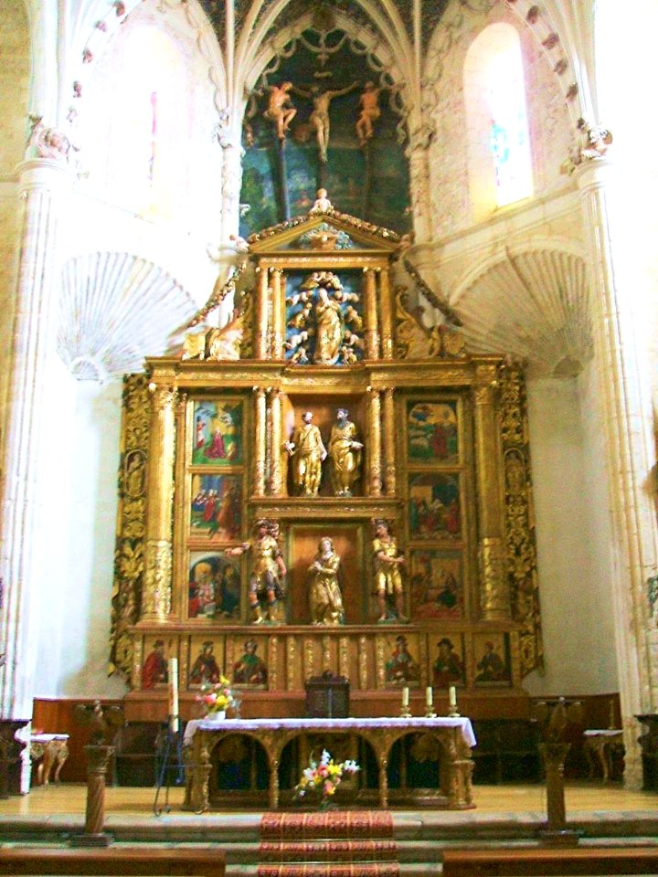 Paredes de Nava - Iglesia de Santa Eulalia, interiores 01