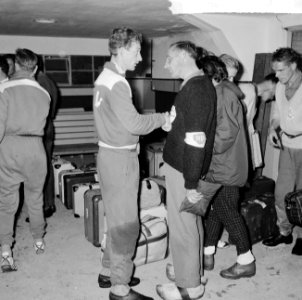 Parijs Amsterdam wandelen, wandelaars in kleedkamer, Bestanddeelnr 917-0169