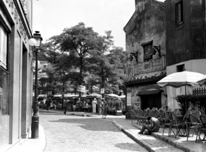 Parijs Beeld van het terras van het restaurant Mère Catherine aan de Place du T, Bestanddeelnr 252-0146
