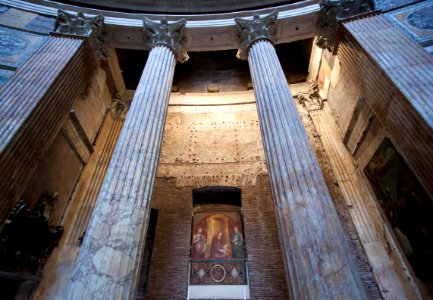 Pantheon, side altar, 2013-03-07-4